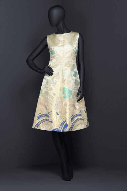 Embracing Vintage: Incorporating Retro Fashion into Modern Wardrobes