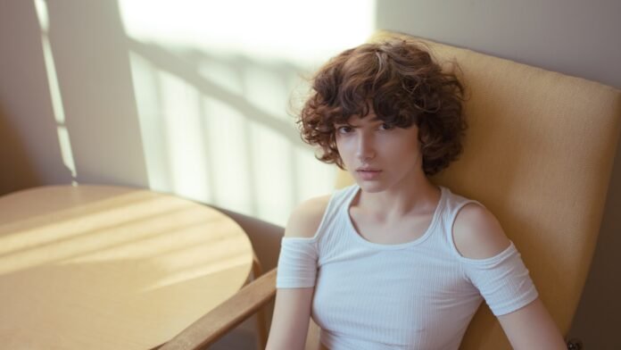 Minimalist Lookbook: Sleek and Elegant Outfits for the Discerning Fashion Lover