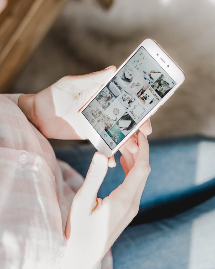 Digital Age Designers: Creativity in the Era of Social Media and Technology